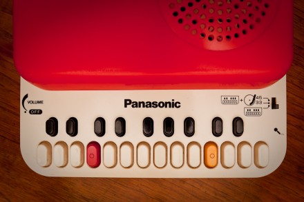 Panasonic SG-123 record player and electronic keyboard